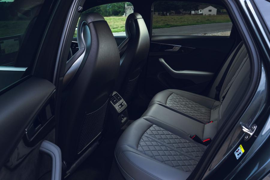 Интерьер Audi S4 Sedan TDI (B9) 2019 года  (UK) (фото 26 из 27)